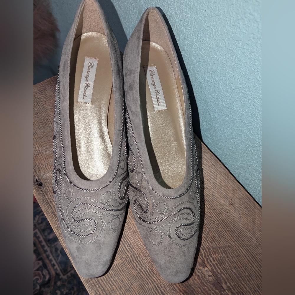 Carriage Court Chic Gray Suede Heels - Picture 4 of 8